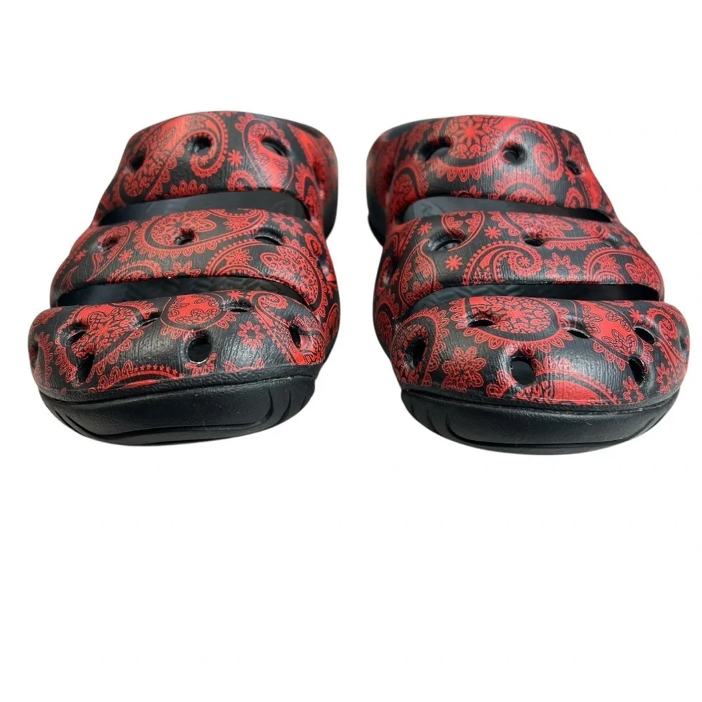 Keen red paisley
