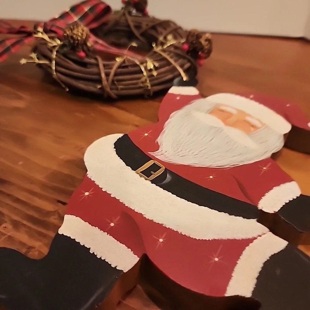 Hand Painted Wood Santa w/Wreath Christmas Decor Holiday Wall Decor 14