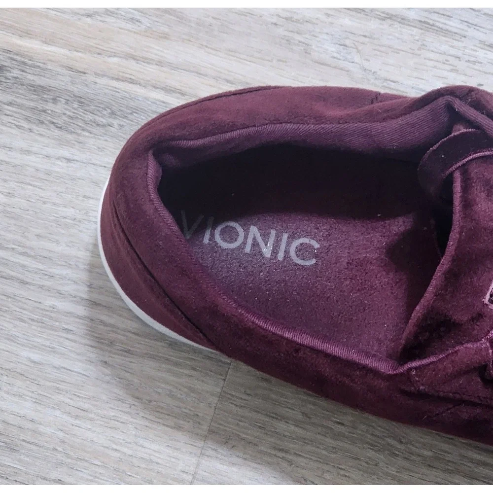 Vionic Women's Burgundy Velvet Suede Lace Up Sneakers Size 11