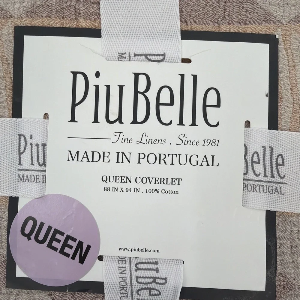 Piubelle queen coverlet