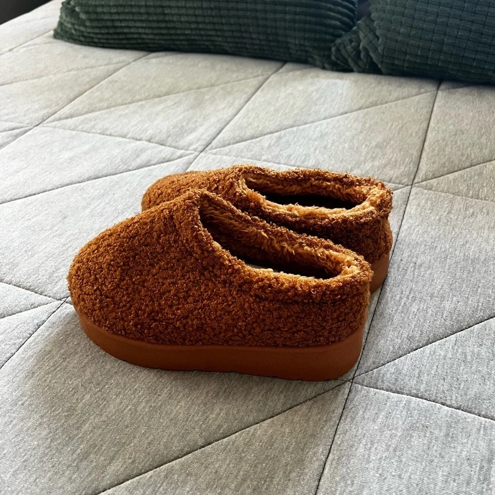 Tan Fuzzy Teddy Slippers