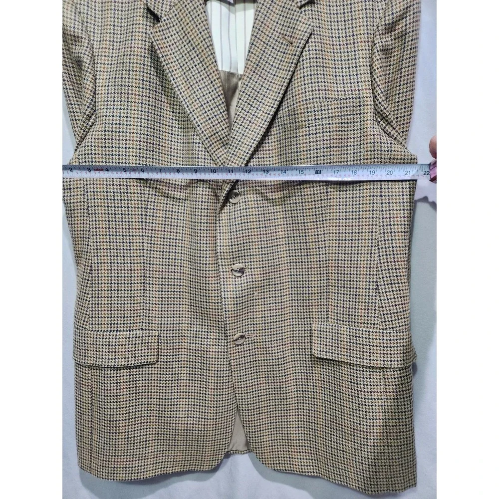 Tommy Hilfiger or lining as