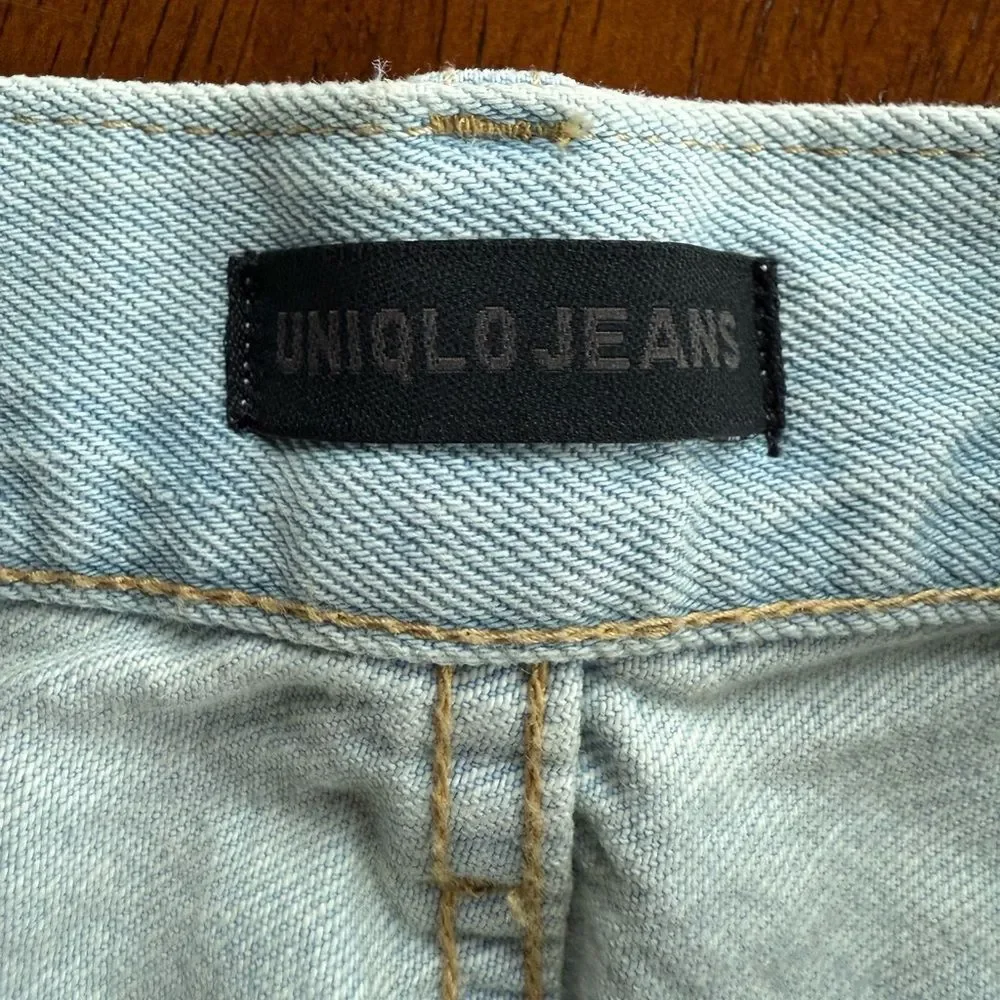 Uniqlo Women’s High Rise Light Wash Jean Denim Distressed Shorts 32” NWT New