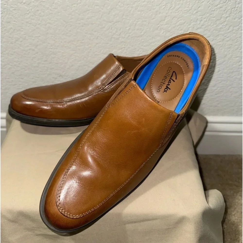 Clarks as tan