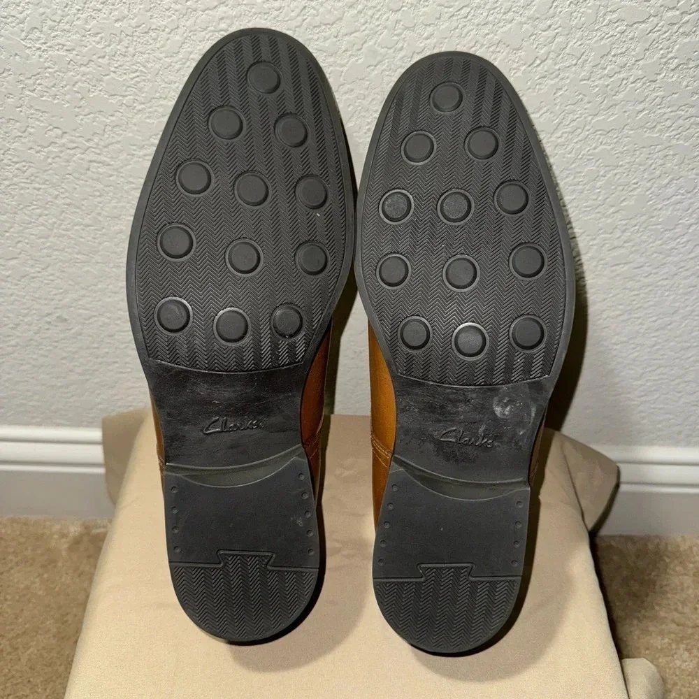 Clarks moisture which upper
