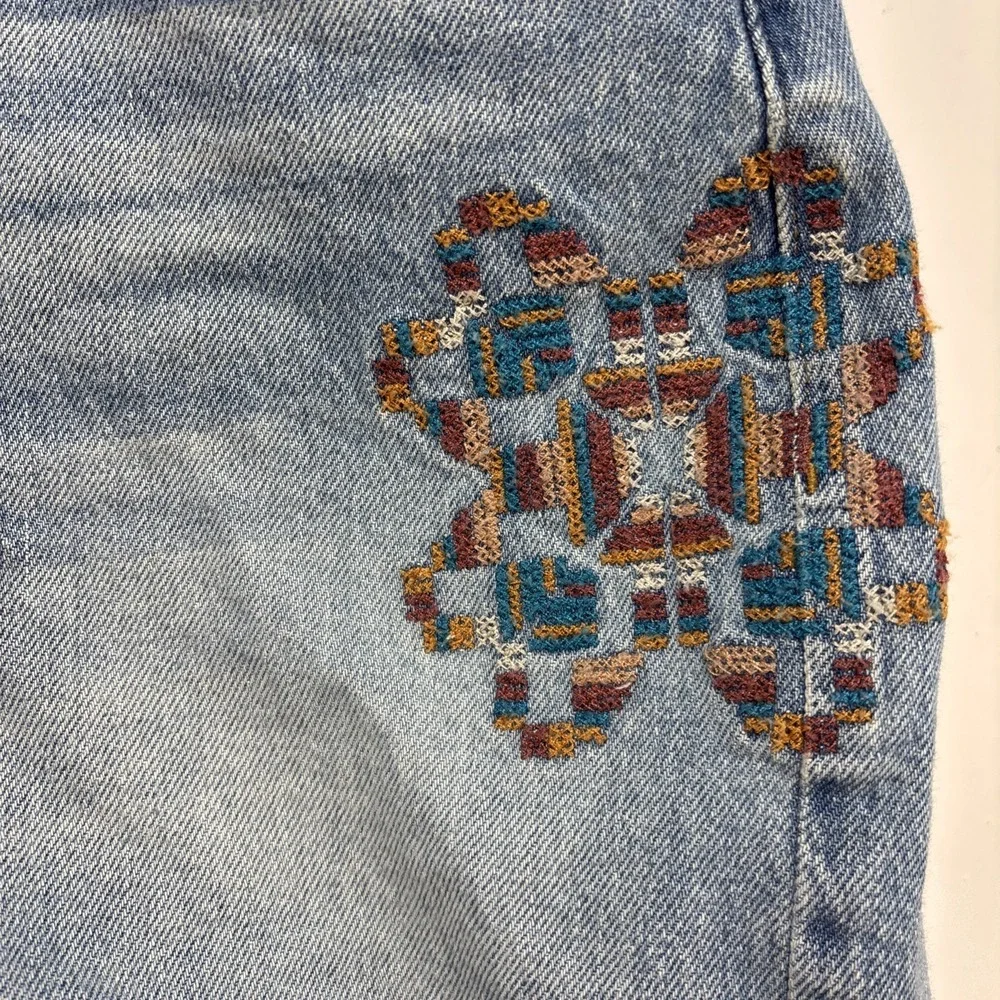 Lucky Brand Womens Midrise Boy Short Cutoff Embroidered Denim‎ Size 8 Cutoff