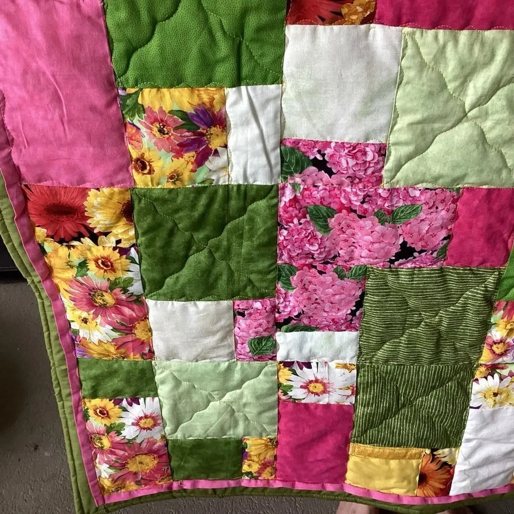 NWT Hand Crafted Field of Flowers Floral Patchwork Quilt - Greens Pinks, Yellows