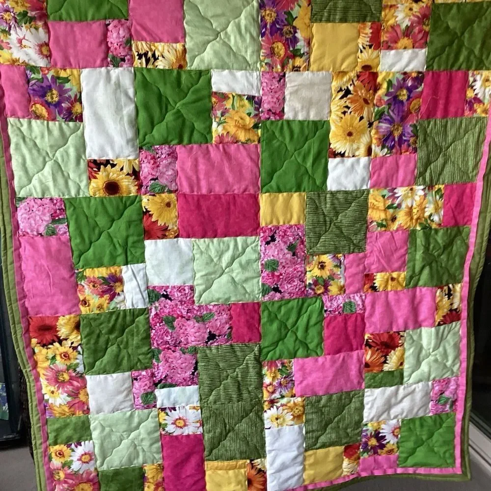 NWT Hand Crafted Field of Flowers Floral Patchwork Quilt - Greens Pinks, Yellows