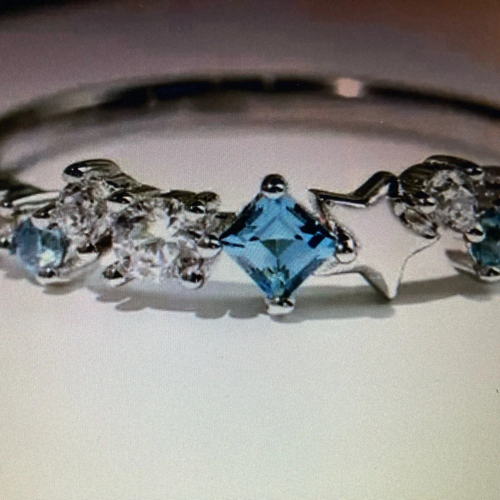 Antian Accessories™ sparkling features