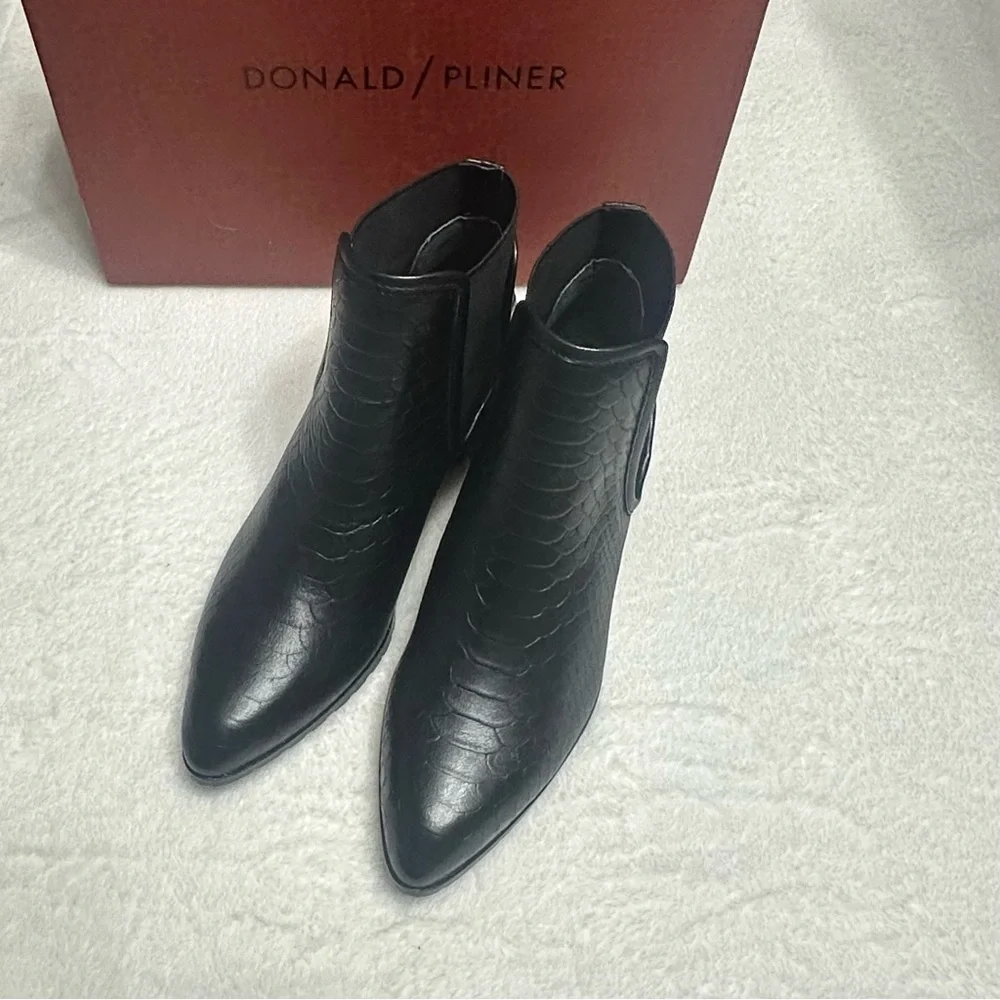 Donald J. Pliner elegant black