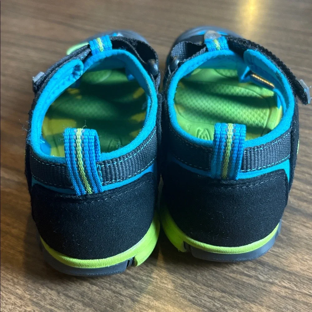 Keen size blue