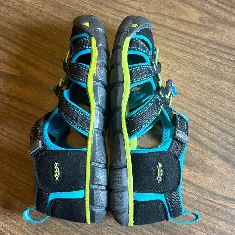 Keen size blue