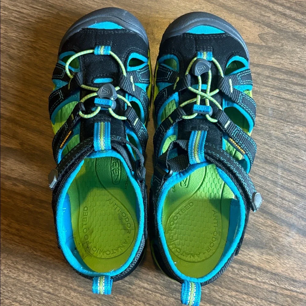 Keen size blue