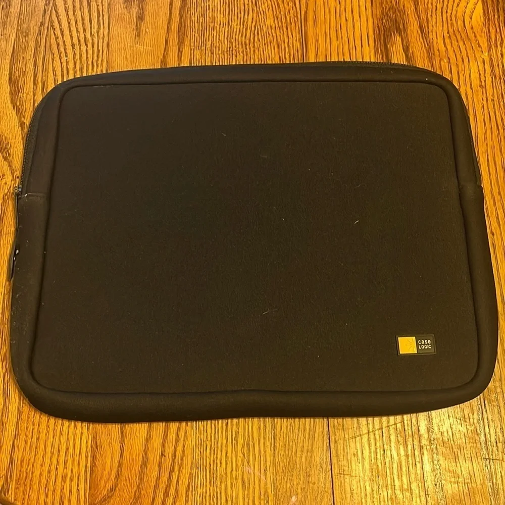 “Case Logic: Laptop Case”