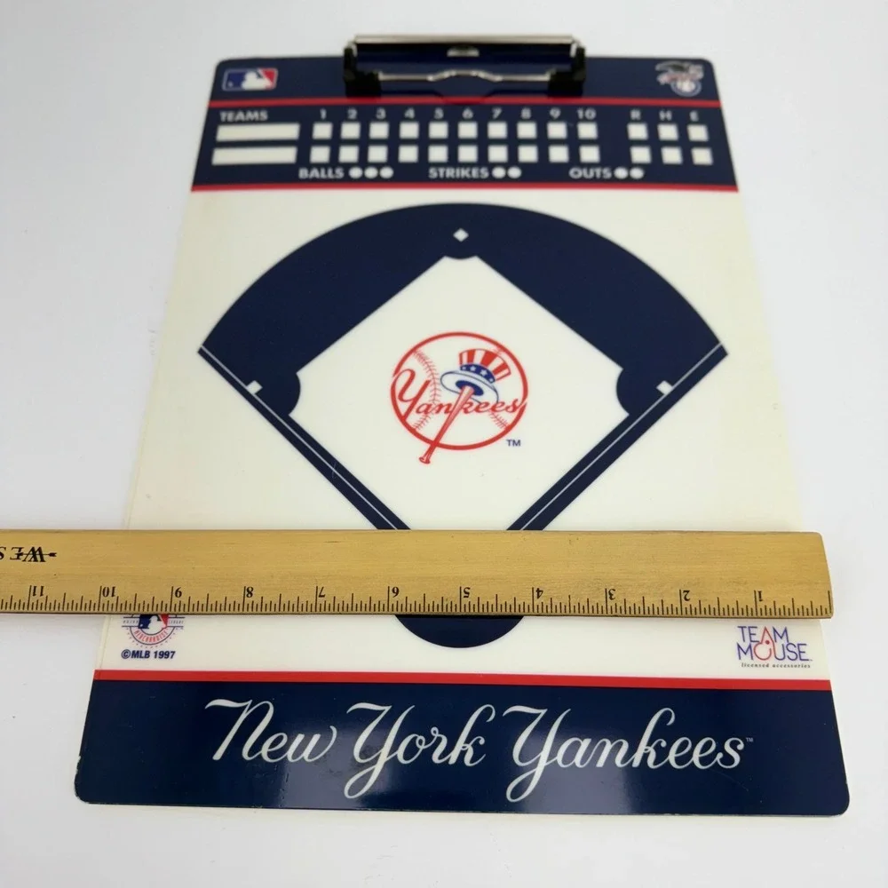 Vintage MLB New York Yankees Baseball Scorecard Clipboard 1997 Team Mouse‎