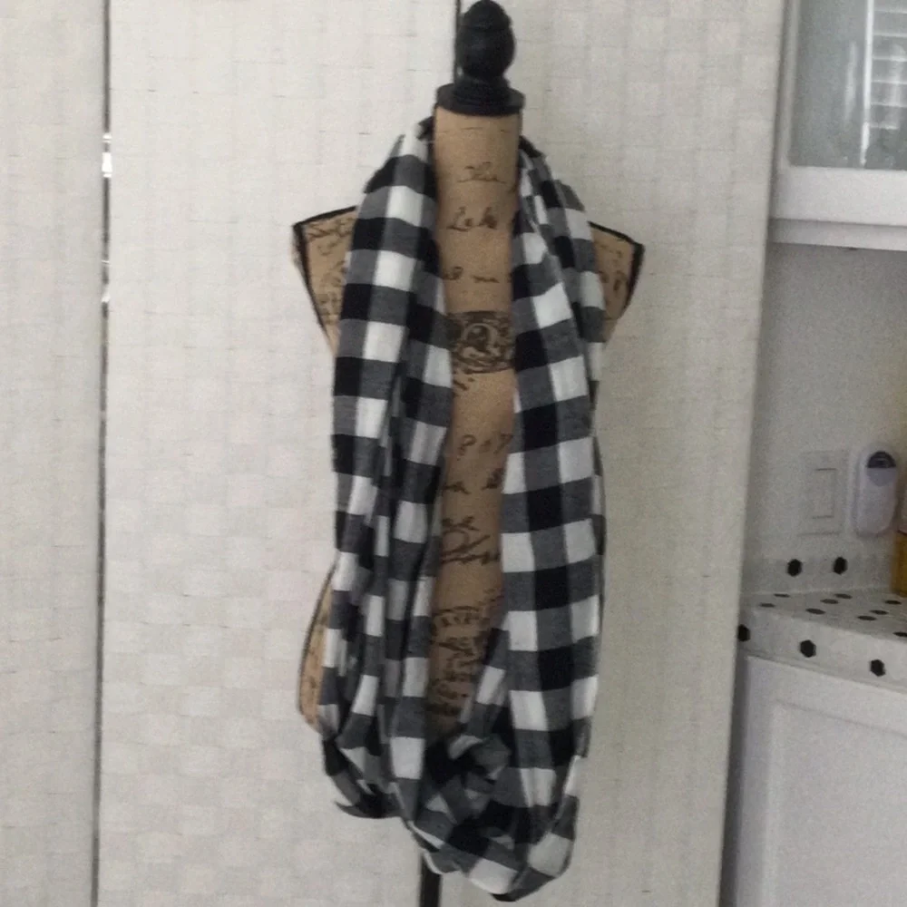 N/A women’s checkered