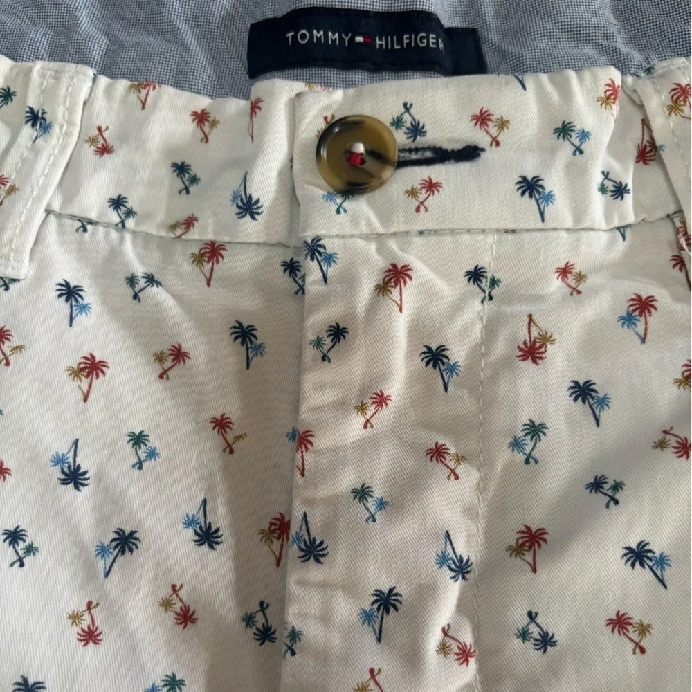 TOMMY HILFIGER MENS WHITE PALM TREE CHINO CASUAL GOLF ATHLEISURE SHORTS SZ 36
