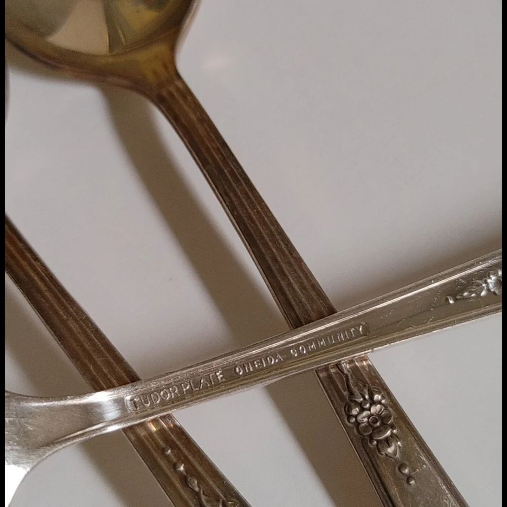 Oneida tudor plate