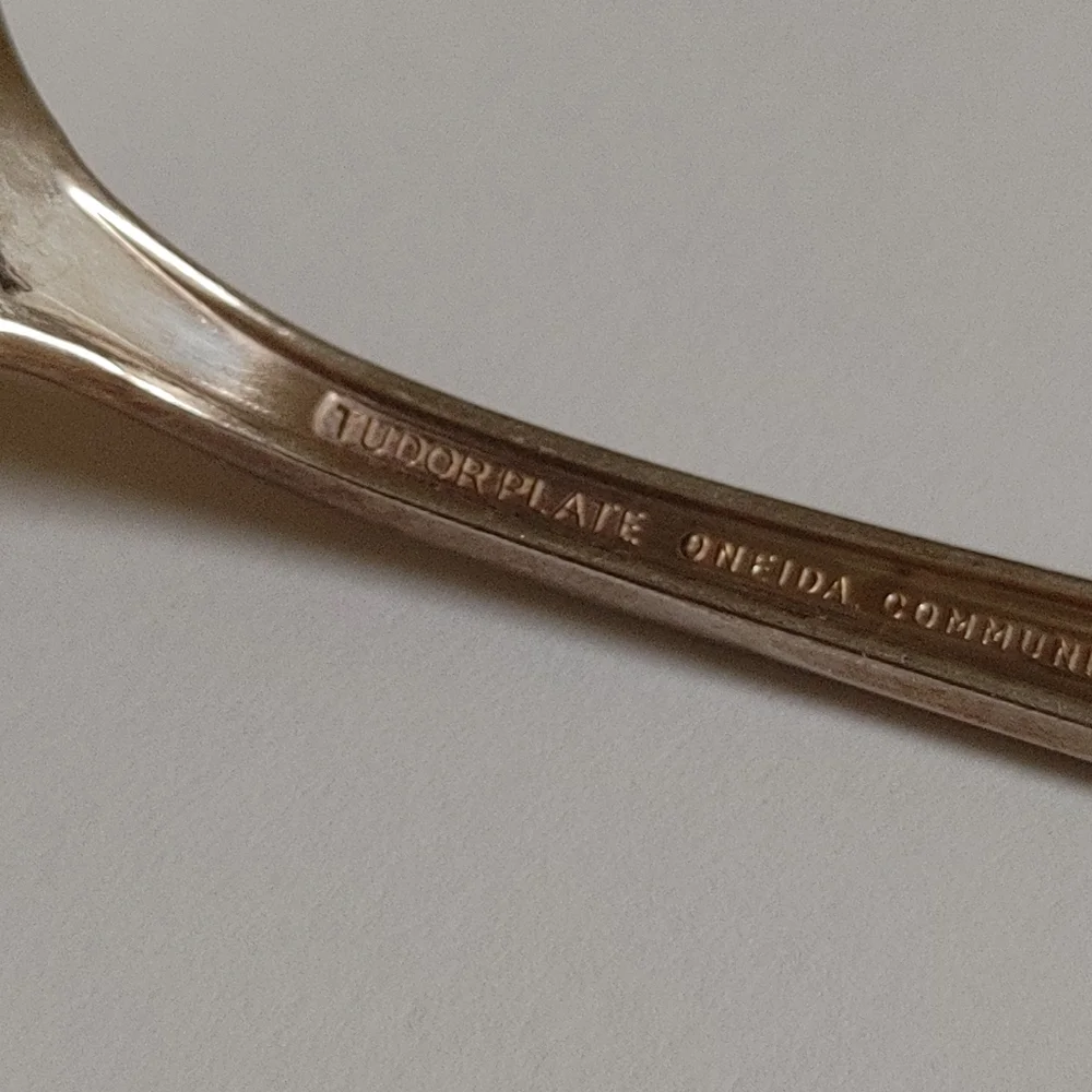 Oneida tudor plate