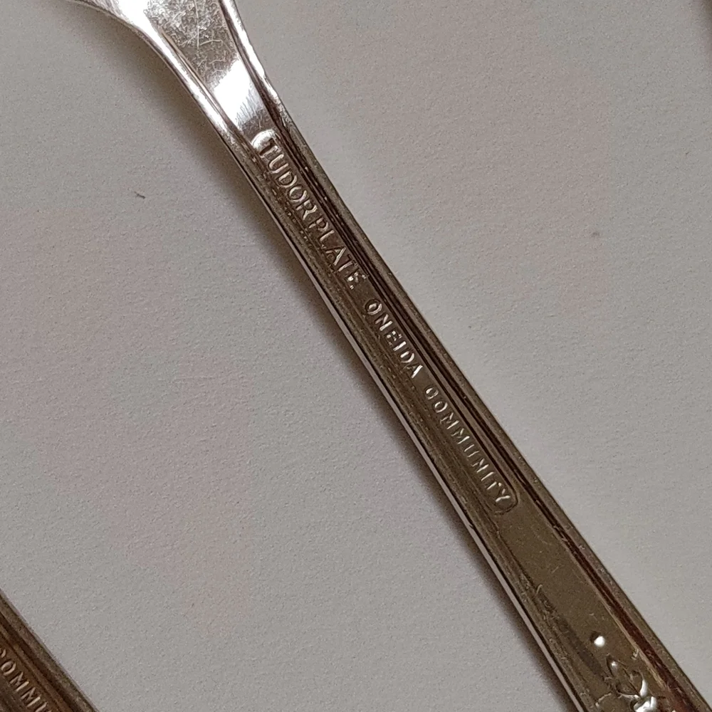 Oneida tudor plate