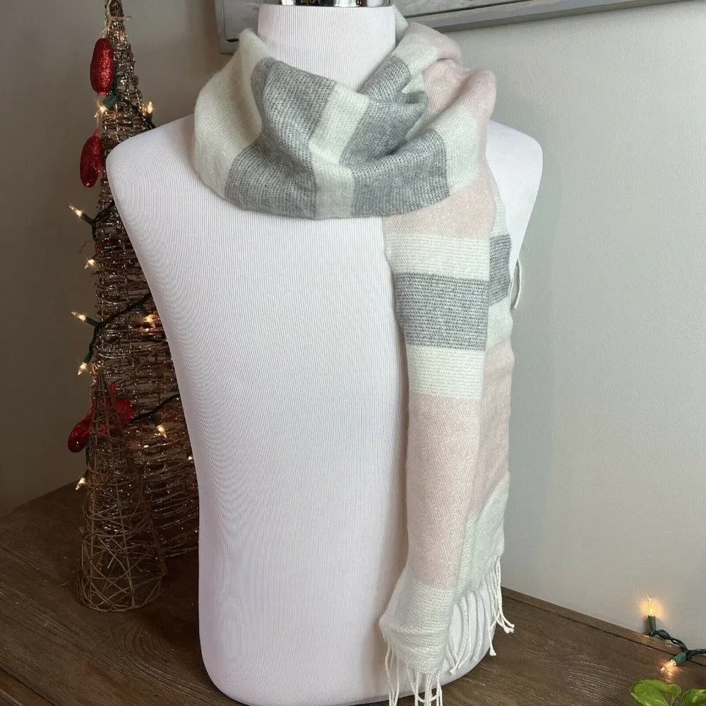 NWT Steve Madden Mid Weight Cozy Muffler Scarf with Fringe Lurex Pink Gray White