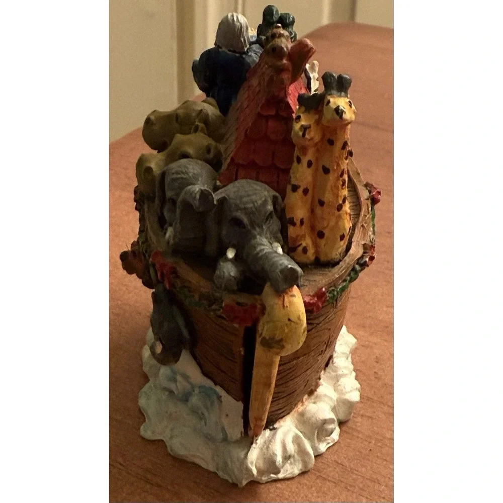 Homco Noah's‎ Ark Figurine with Opening Into Boat for Animals