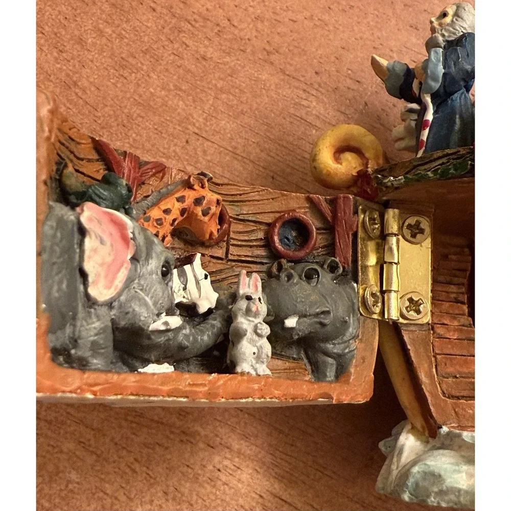 Homco Noah's‎ Ark Figurine with Opening Into Boat for Animals