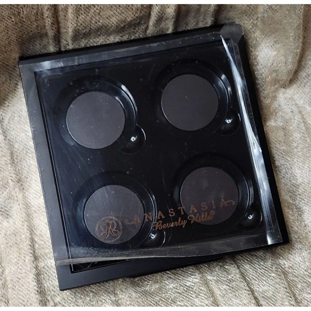 Anastasia Beverly Hills organize your