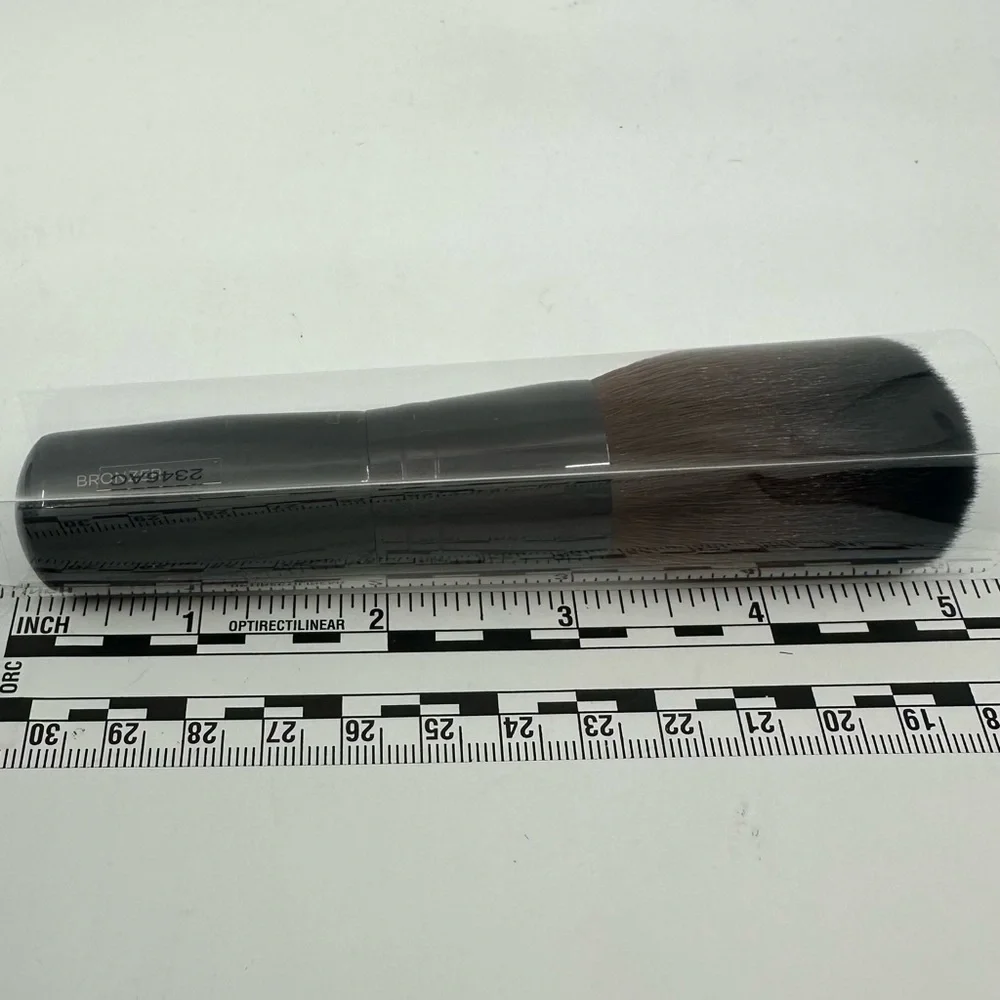 🆕 Laura Mercier, Full Round Bronzer Brush, One Size