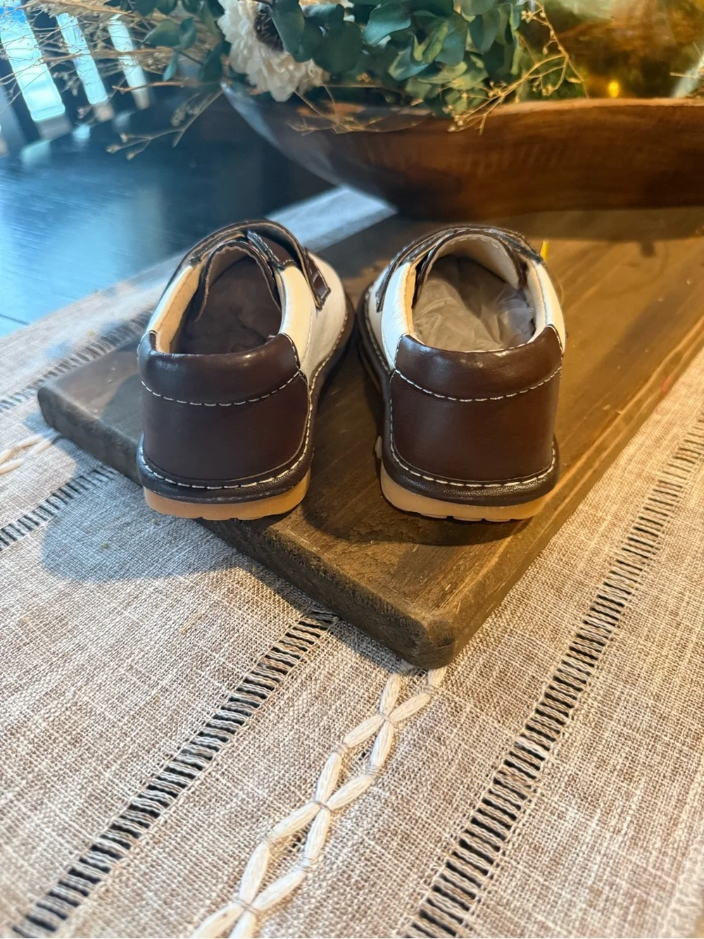 Squeak boutique infant brown and white saddle shoes in size 6
