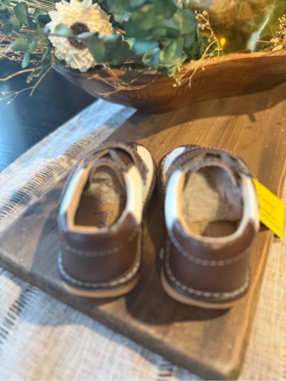 Squeak boutique infant brown and white saddle shoes in size 6