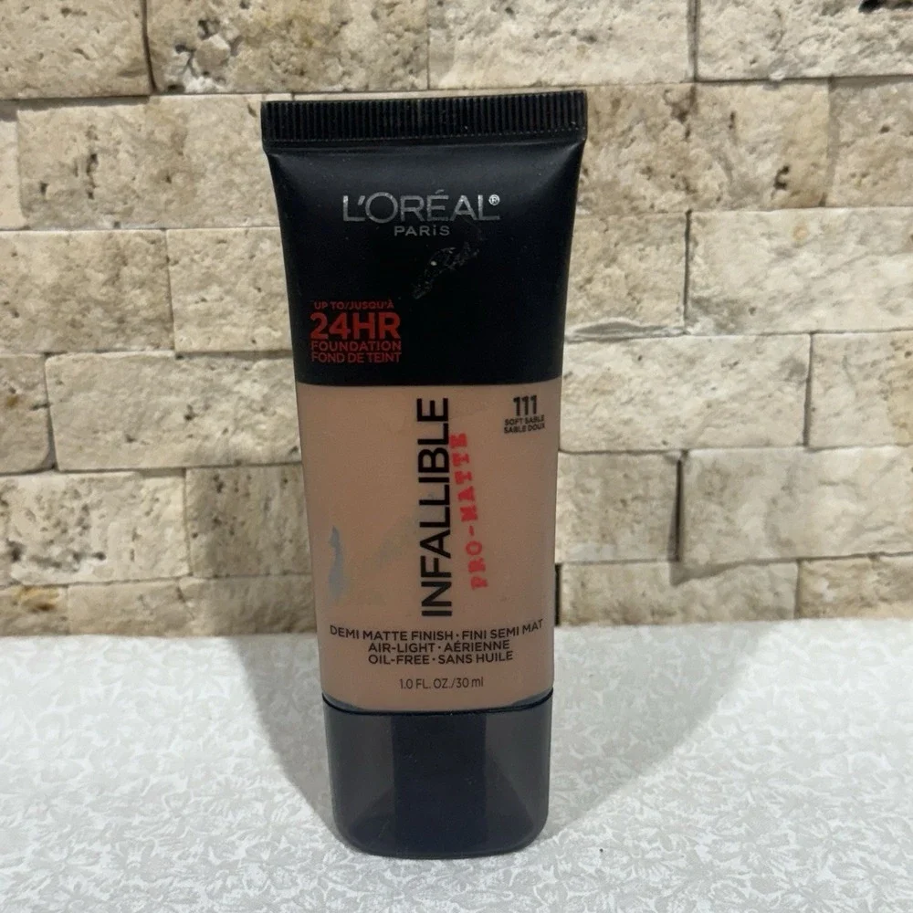 L'Oréal Paris Infallible Pro-Matte Foundation, #111 Soft Sable 1‎ Fl Oz Sealed