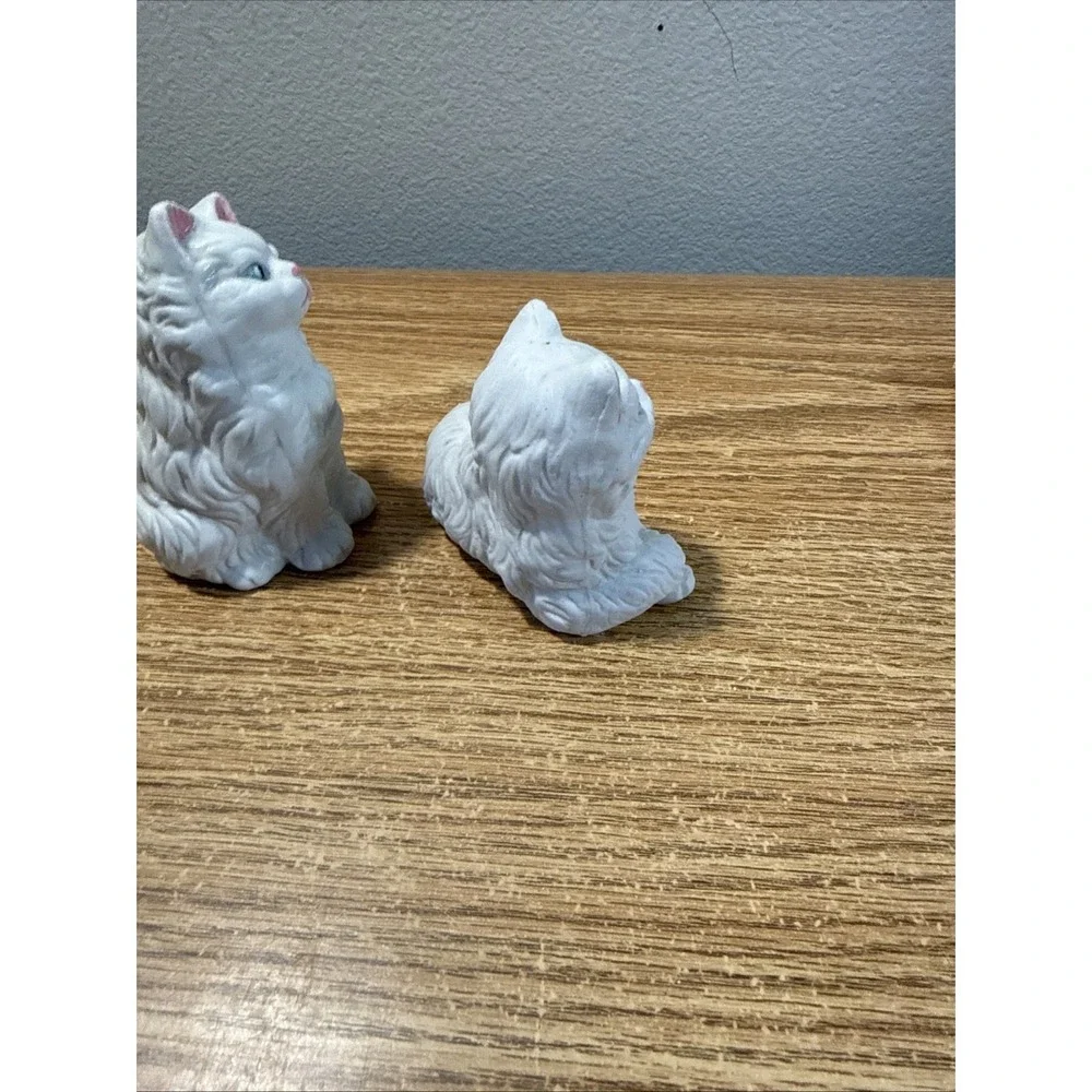 Vintage White Persian Blue Eyed Kitty Cat Kitten Bisque Porcelain Figurines‎