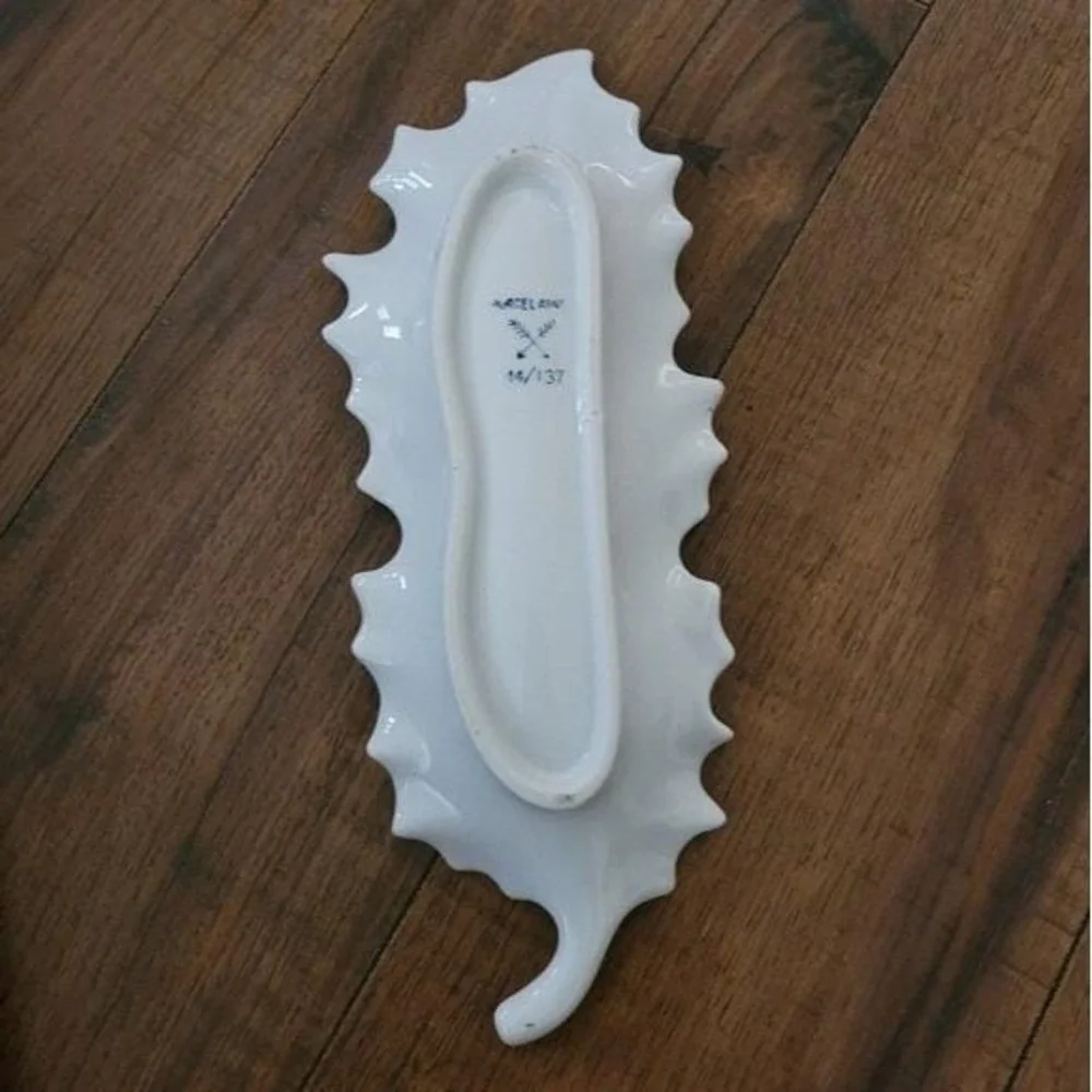 Vintage porcelain leaf