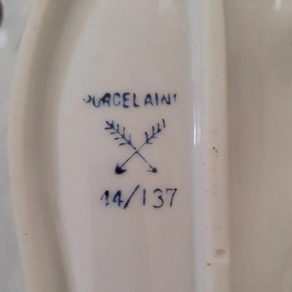 Vintage porcelain leaf
