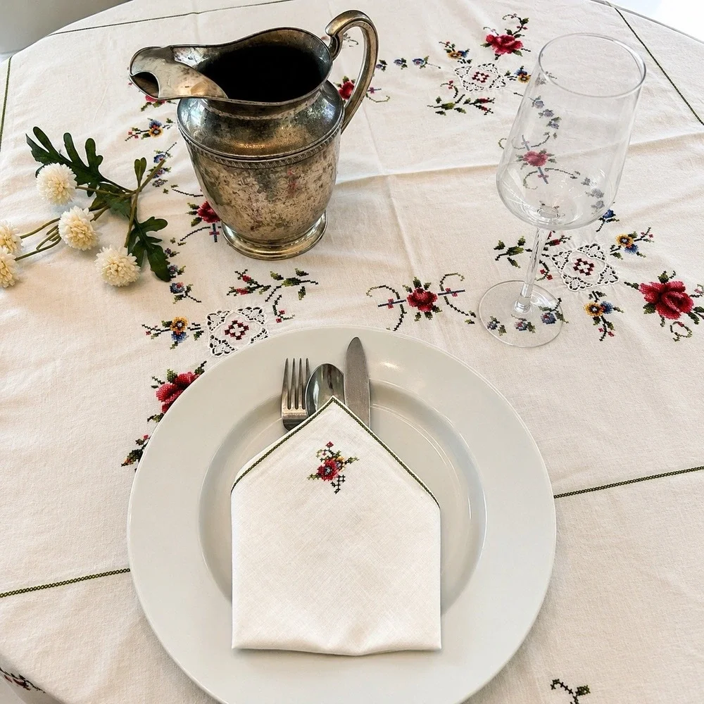 N/A tablecloth details that