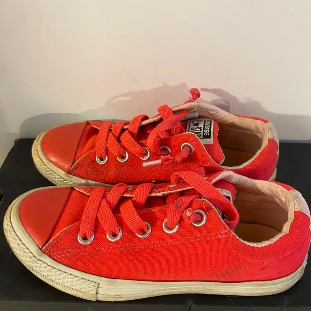 Converse‎ youth size 1 hot pink