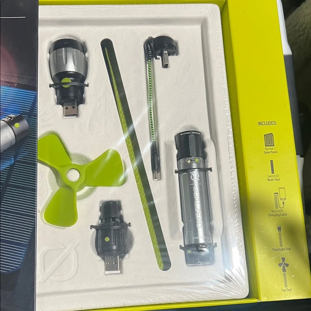 Solar‎ Phone Charger - Black and Yellow