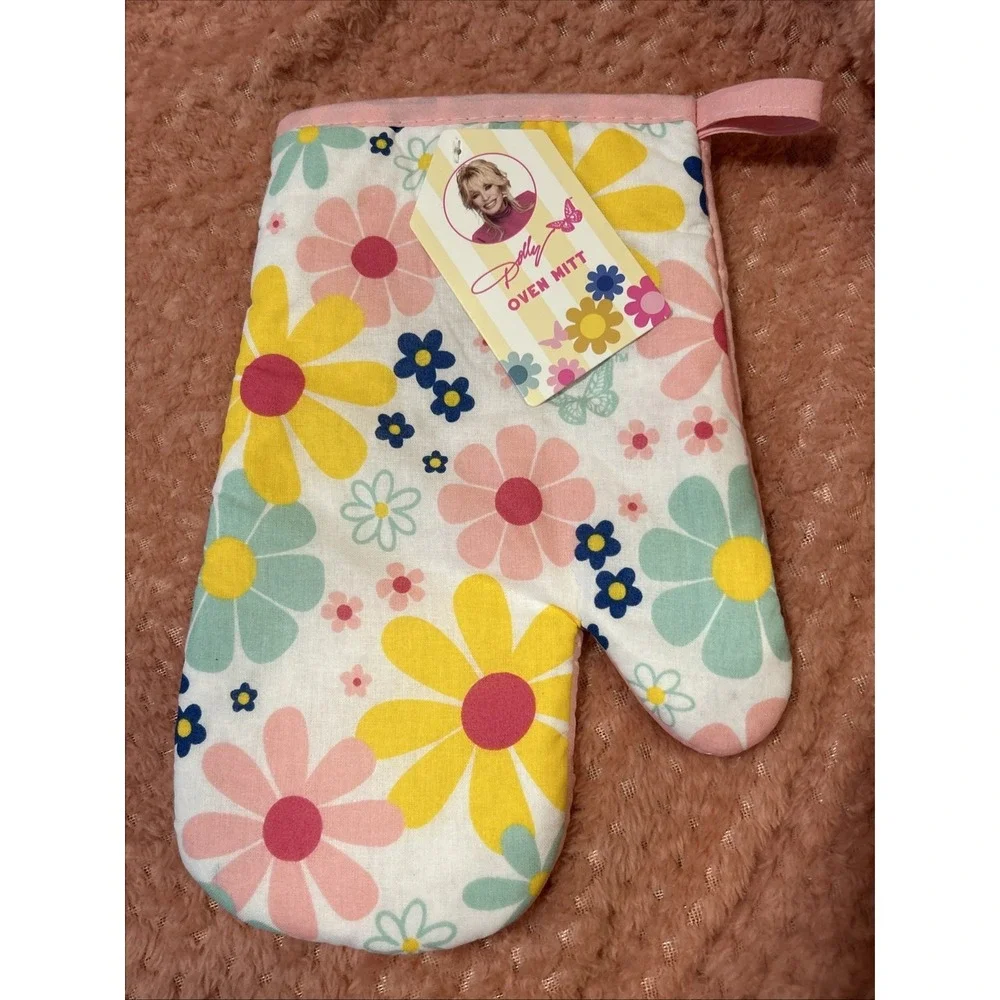 Dolly Parton 2026 Summer Collection Oven Mitt