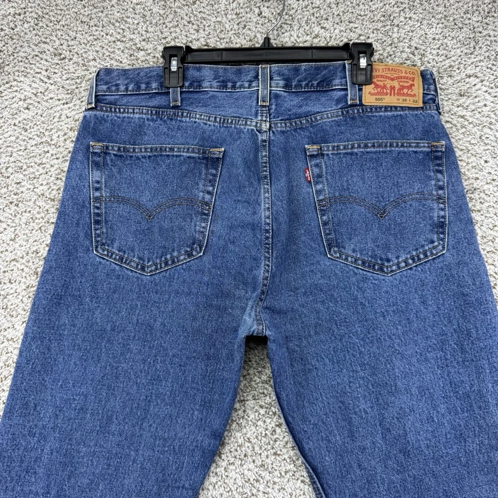 Levis please view
