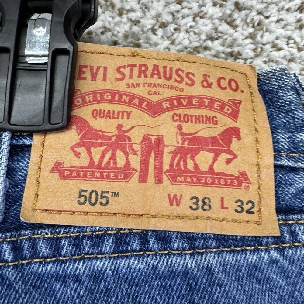 Levis please view