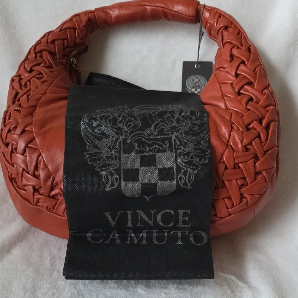 Vince Camuto fahna nwt features