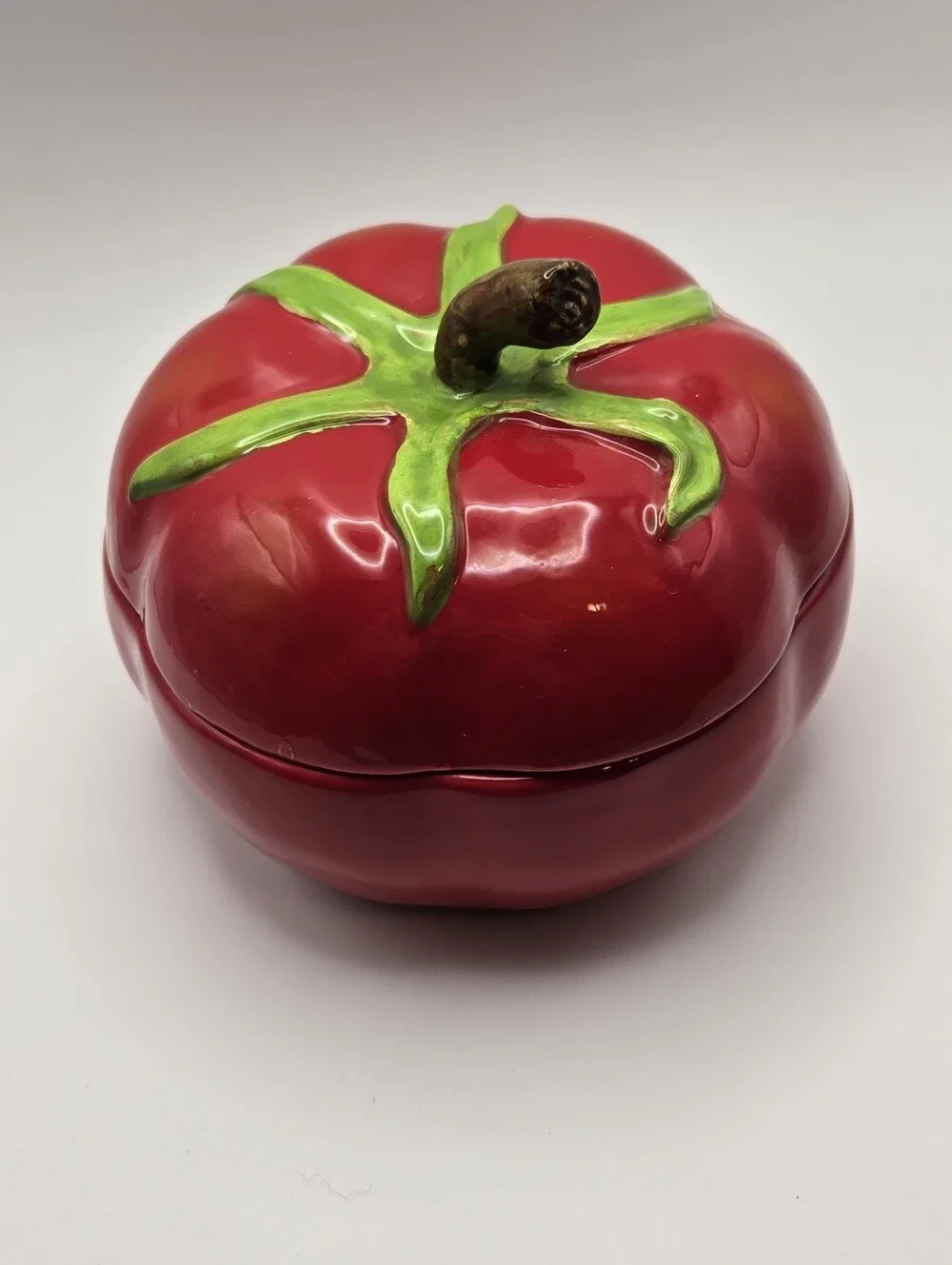 m studios tomato nesting