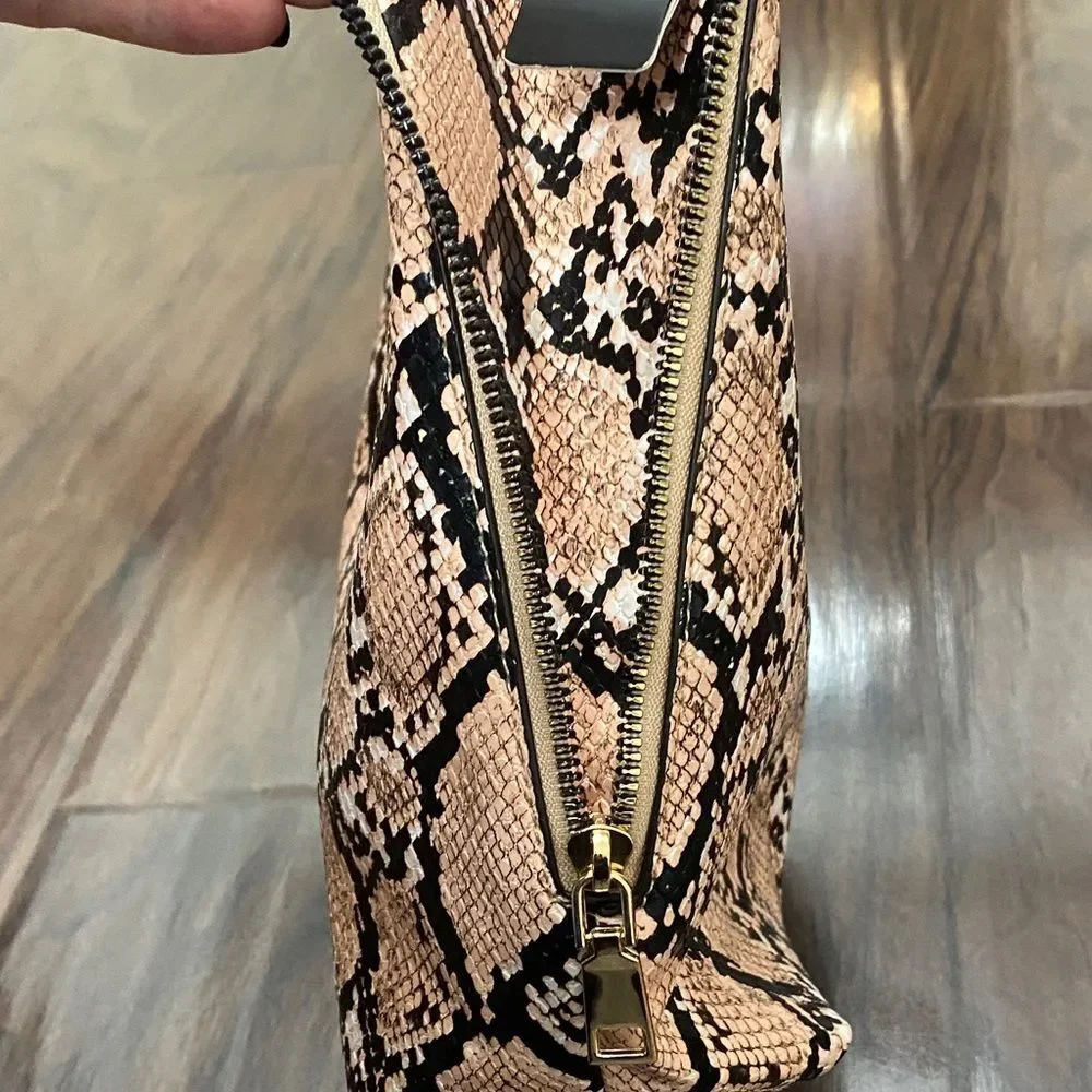 Unbranded closure inside ustyle