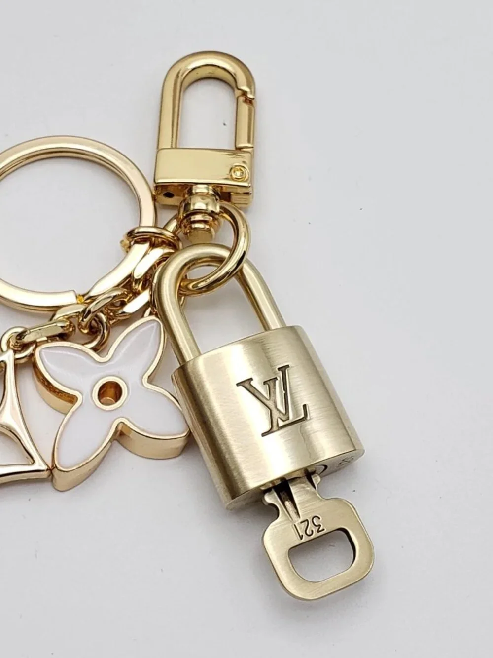 Authentic Louis Vuitton Padlock Gold 🔒 Key Set +Unbranded Flower Keychain Charm