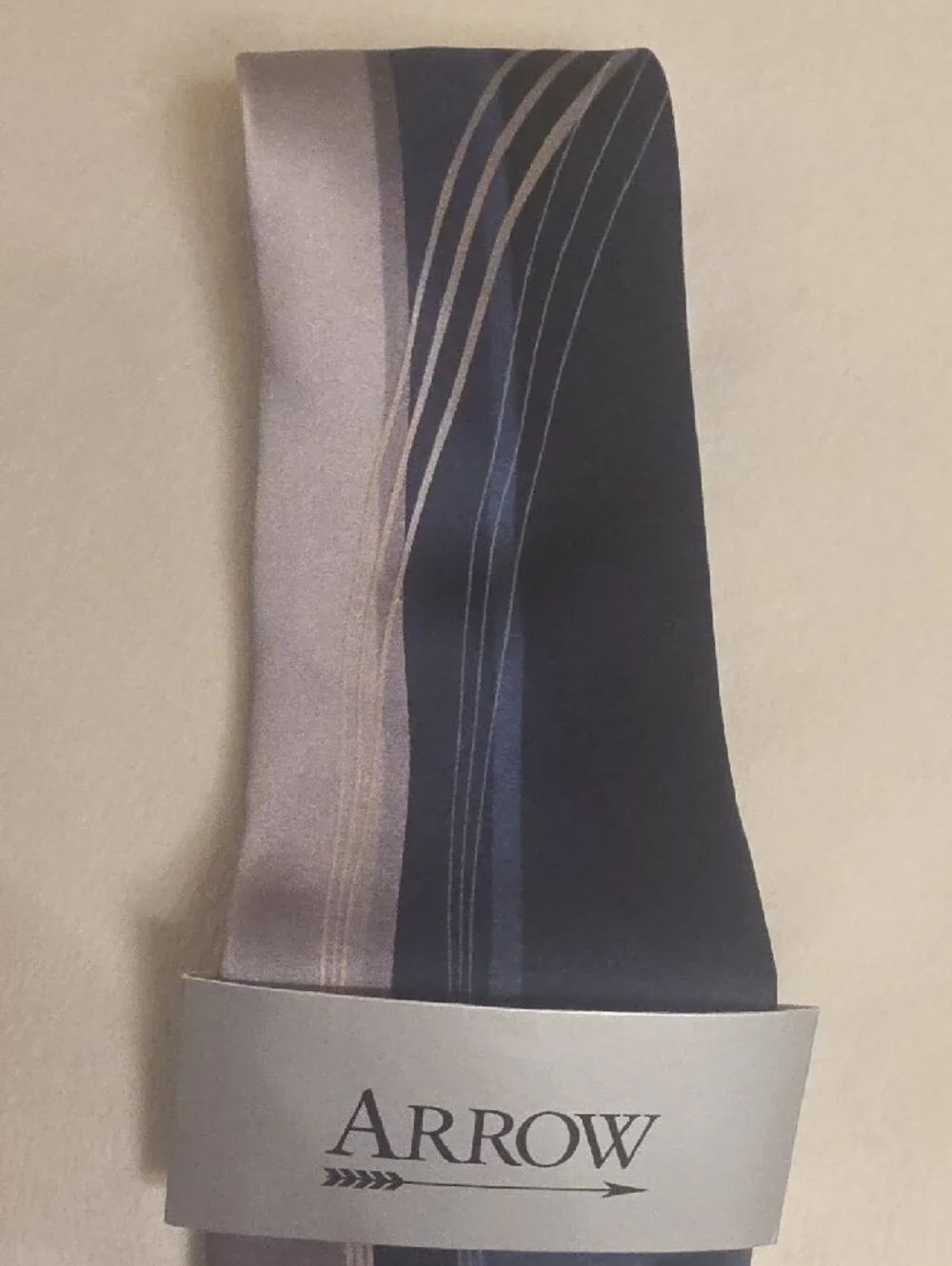 Arrow elegant tie