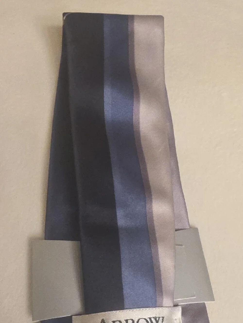 Arrow elegant tie