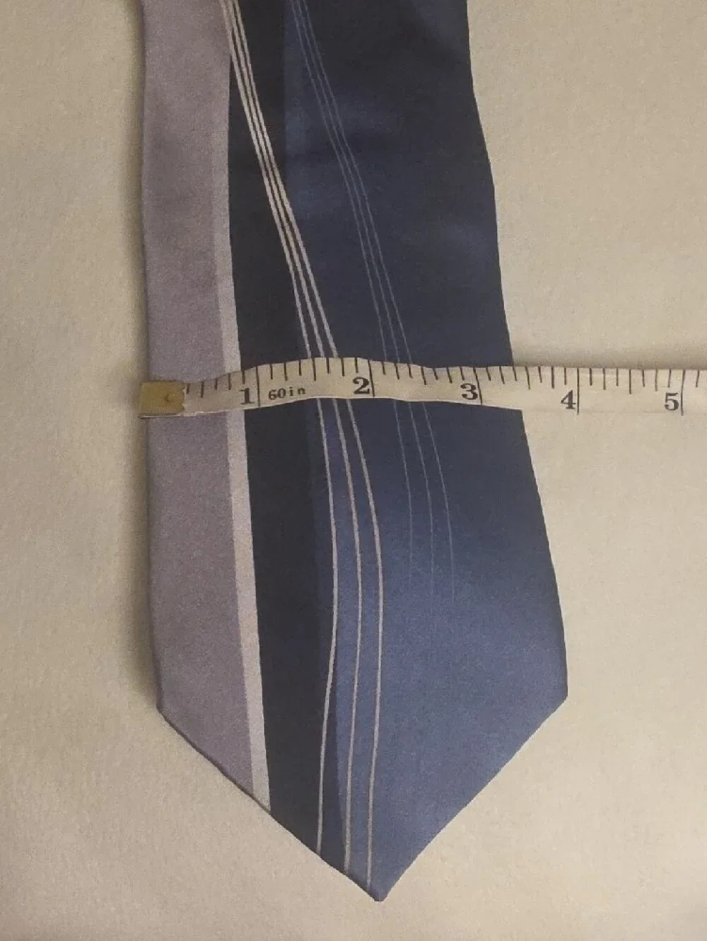 Arrow elegant tie