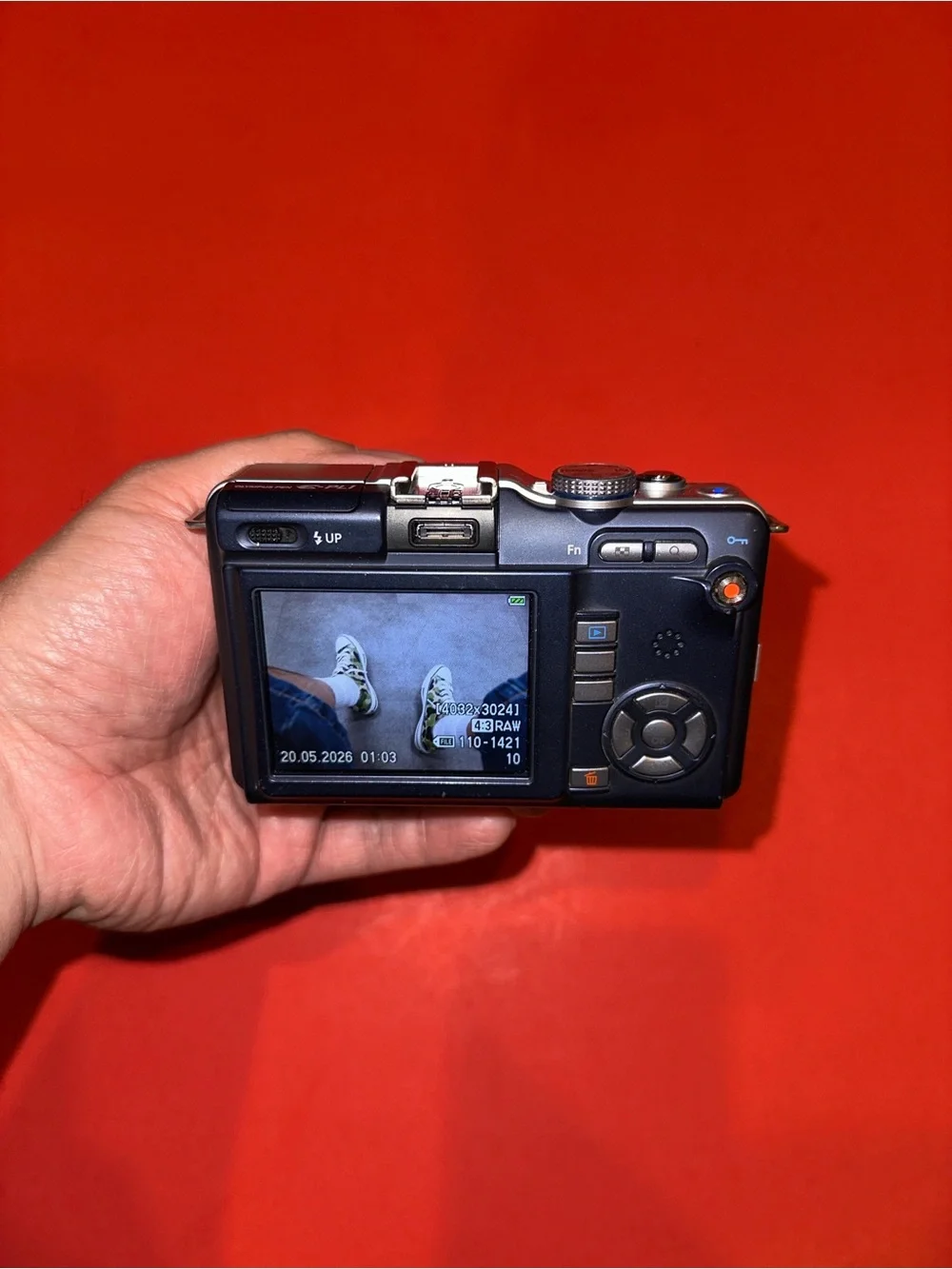 Olympus Pen E-PL1 Mirrorless Camera w/M.Zuiko 14-42MM F3.5-5.6 L ED Lens TESTED