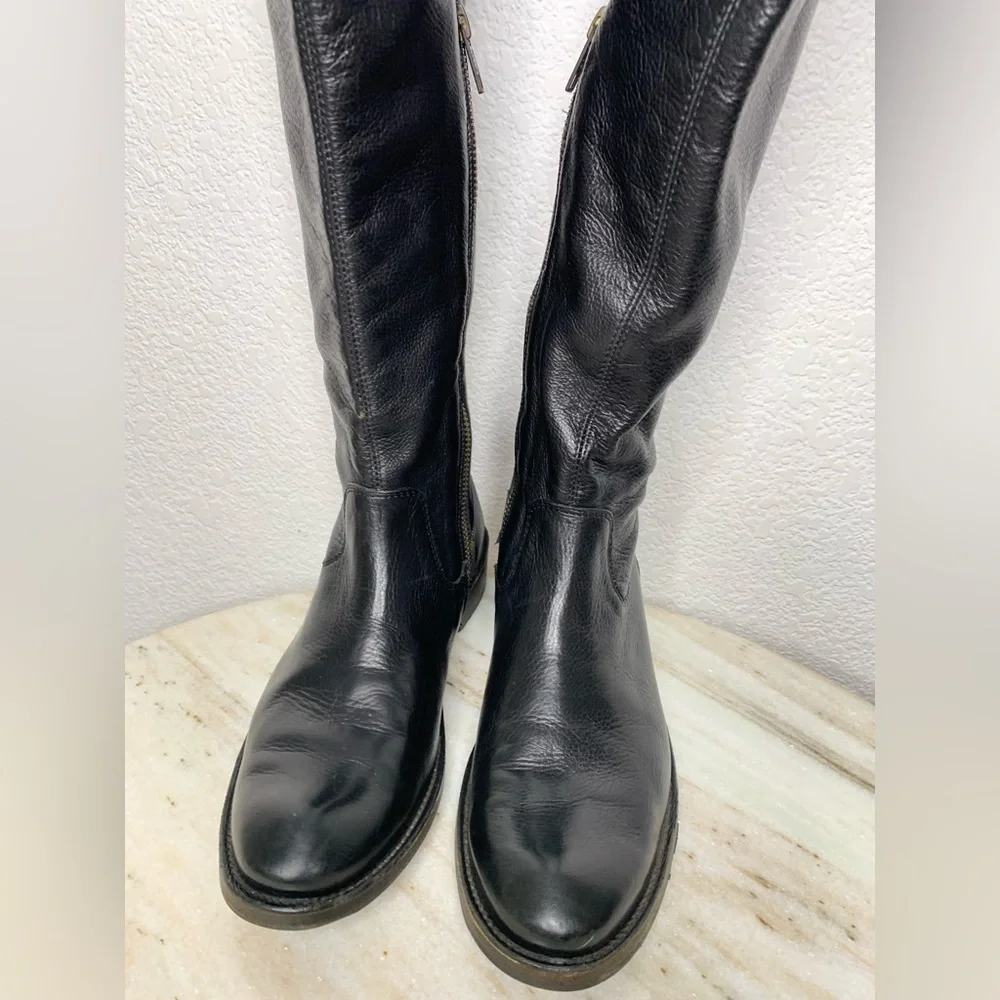 Frye like new